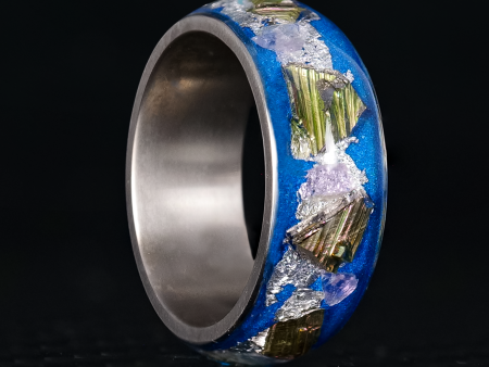 Bismuth Halo Glowstone Ring on Titanium Online