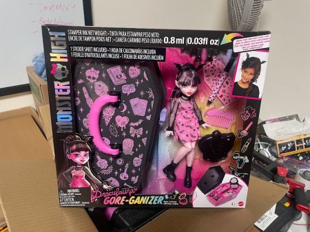 2022 Mattel Monster High Draculara Caboodle Gore-ganizer IN STOCK!! Hot on Sale