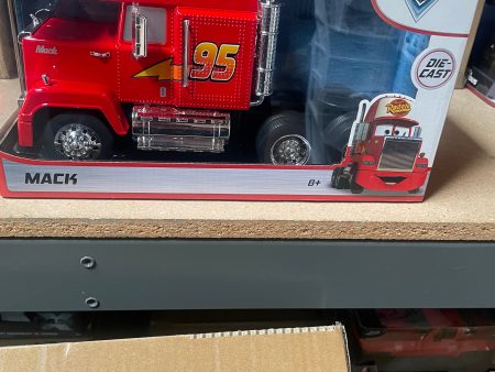 Jada Metal DIECAST CAR 1 24 MACK SEMI TRUCK MCQUEEN Online now